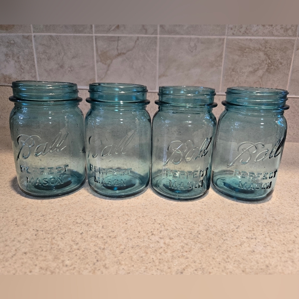 Vintage 1923-1933 Ball Mason Jars Blue Set Of 4 With Lids